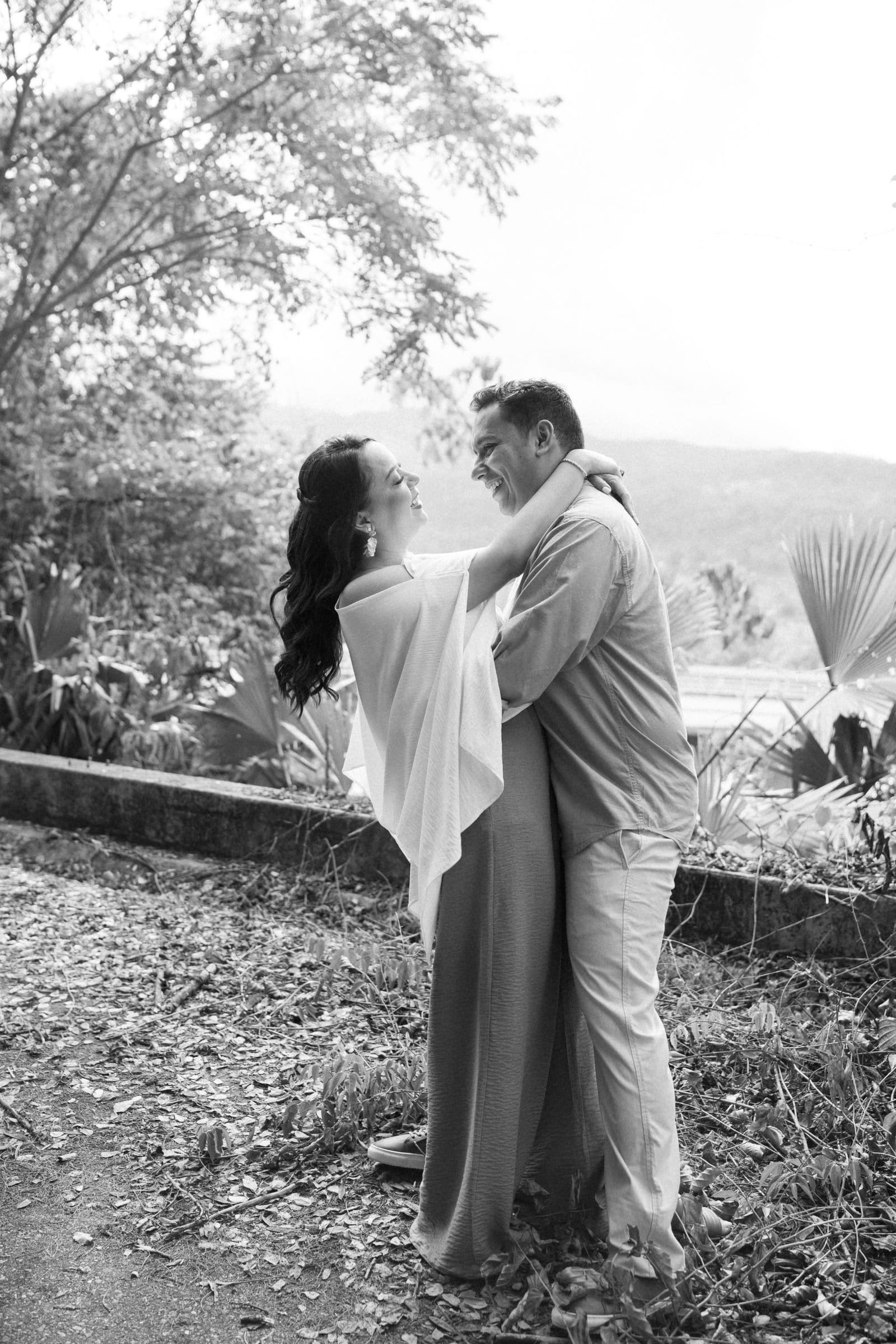 Sergio y Karina abrazados